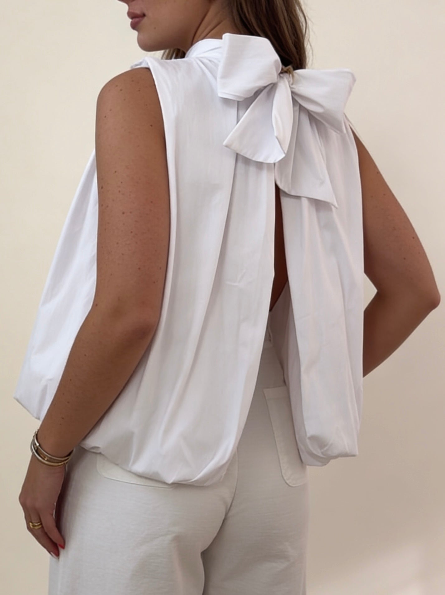 Rückenfreie Bluse weiß