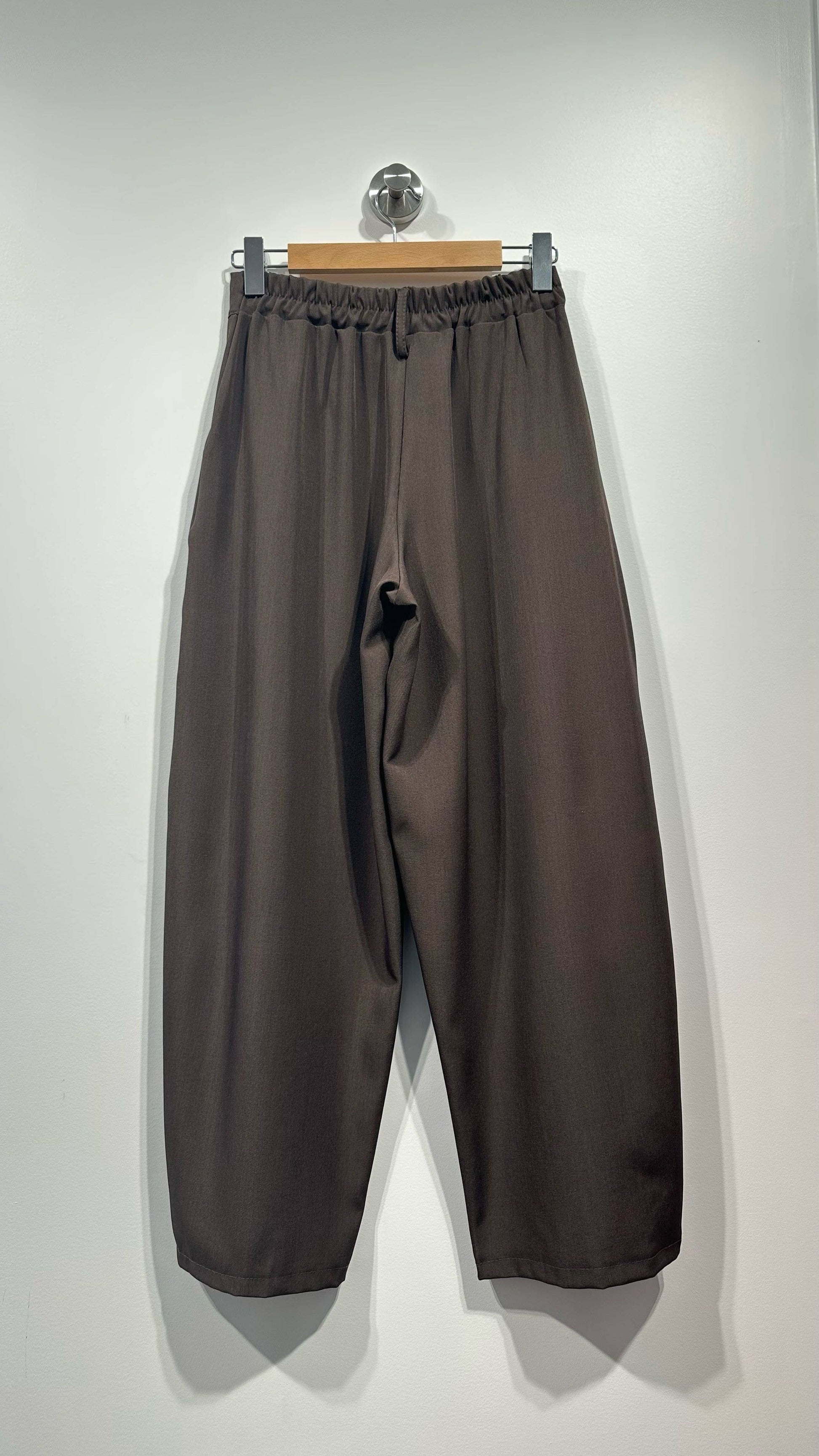 Weite Hose mit elastischem Bund braun