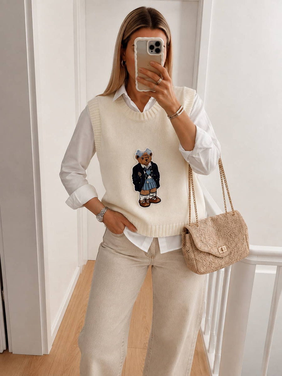 Ärmelloser Pullover mit aufgenähtem Teddybär Ecru