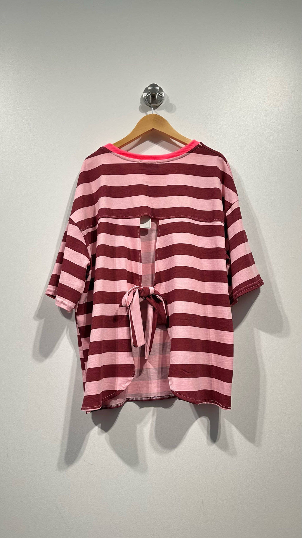 Rückenfreies Gestreiftes T-Shirt