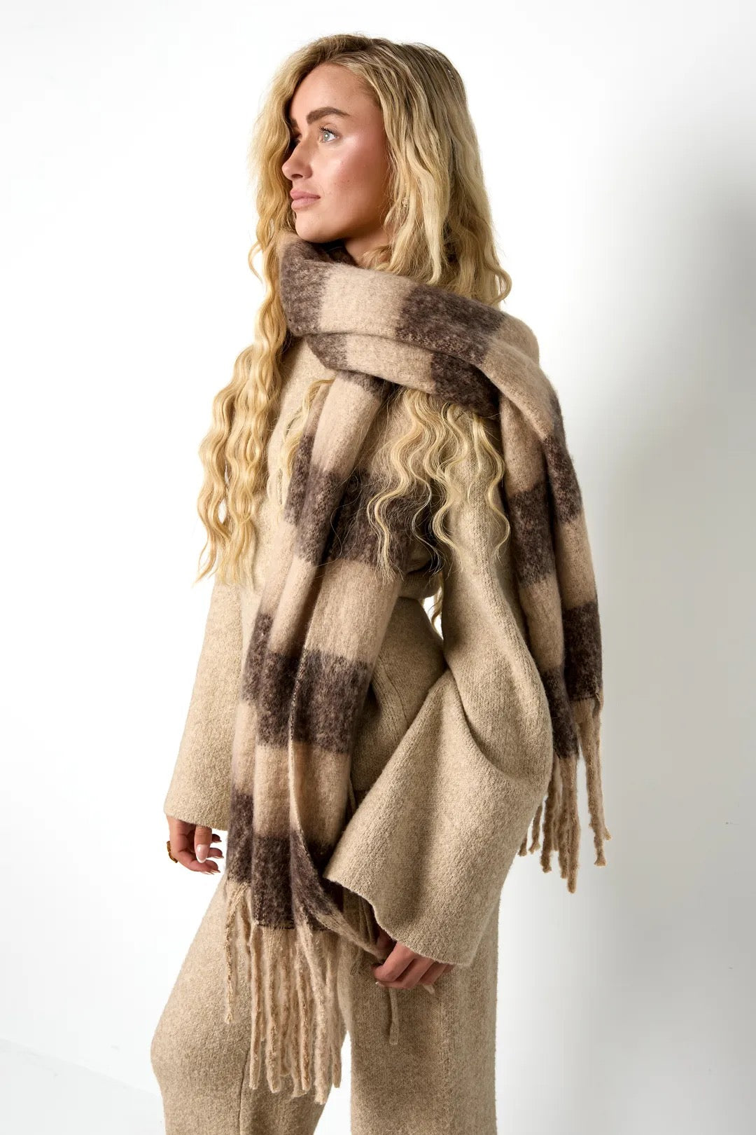 Schal beige mit Streifen