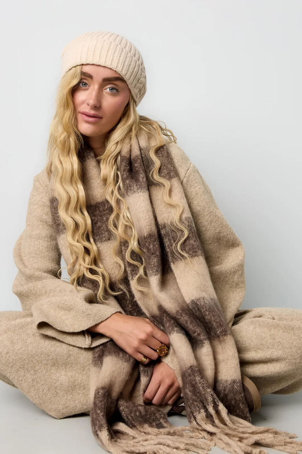Schal beige mit Streifen