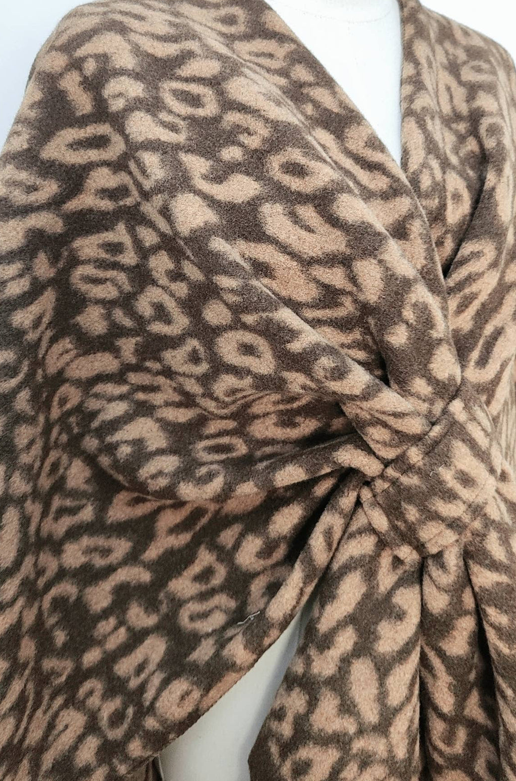 Woll Poncho Leo