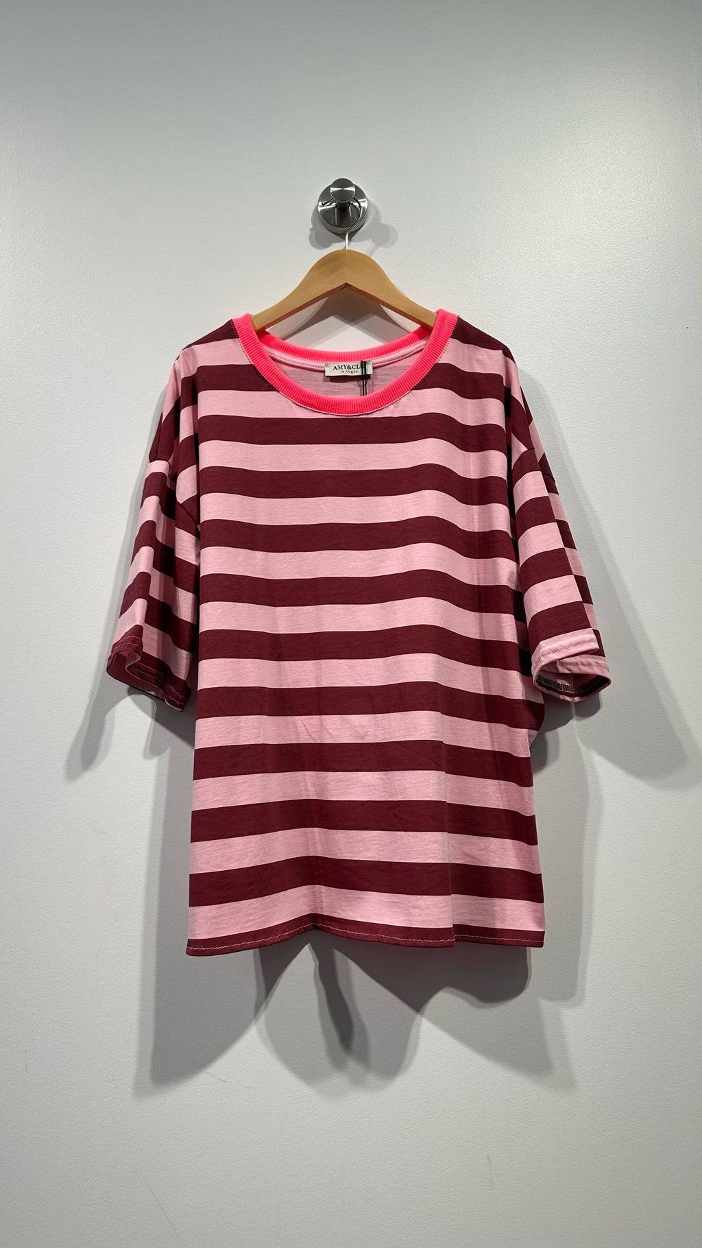 Rückenfreies Gestreiftes T-Shirt