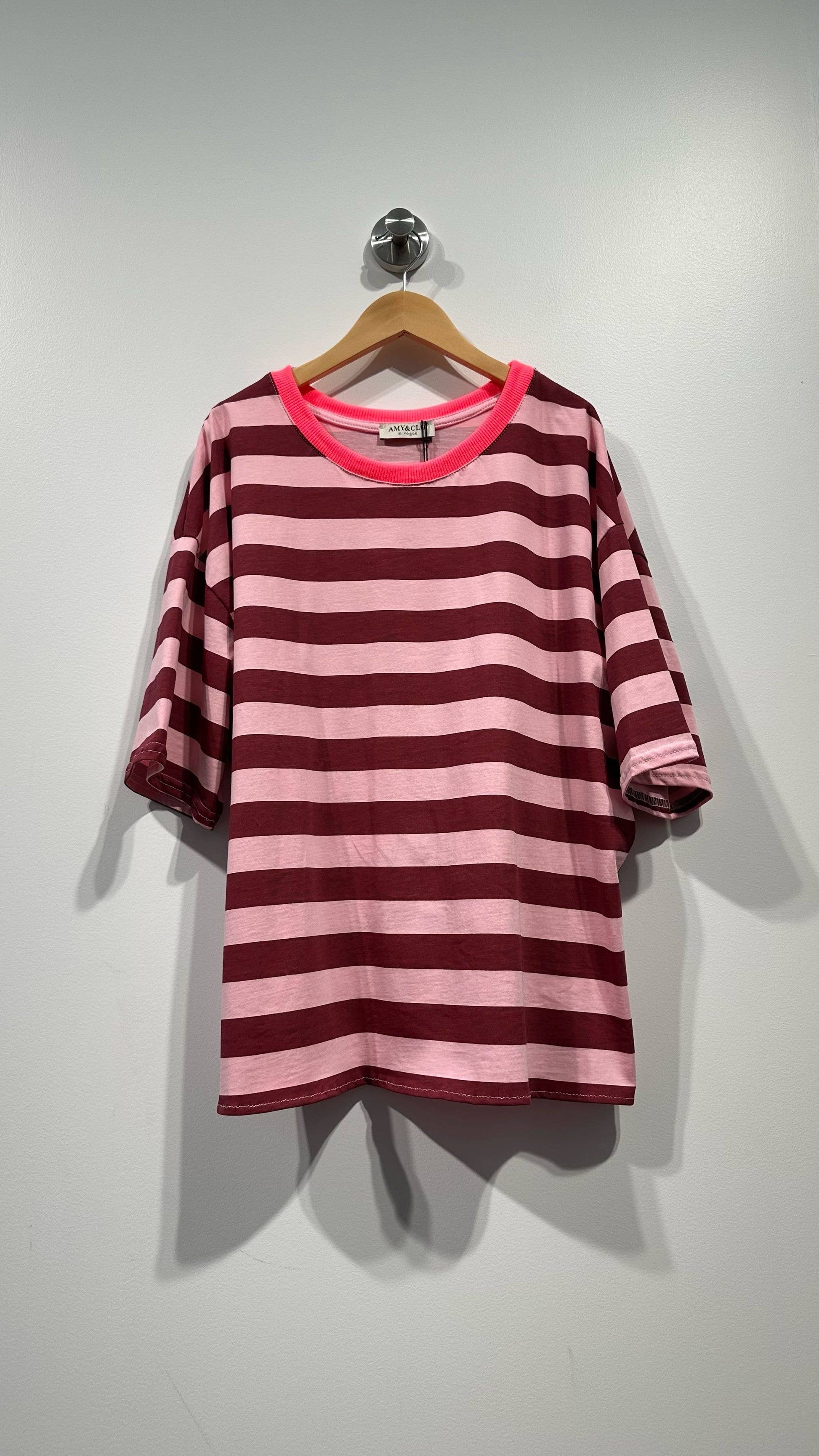 Rückenfreies Gestreiftes T-Shirt