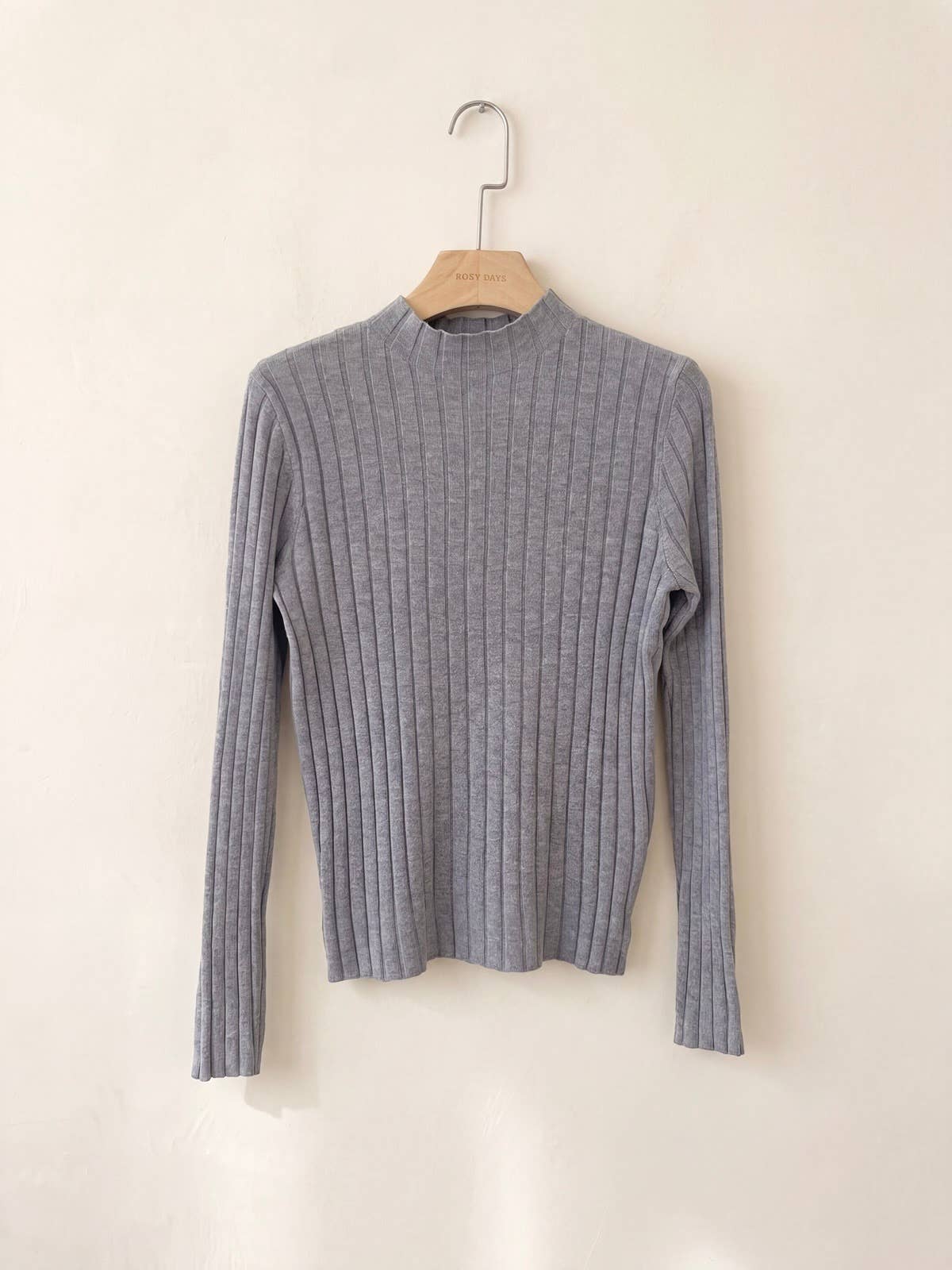 Gerippter Basic-Pullover mit Stehkragen